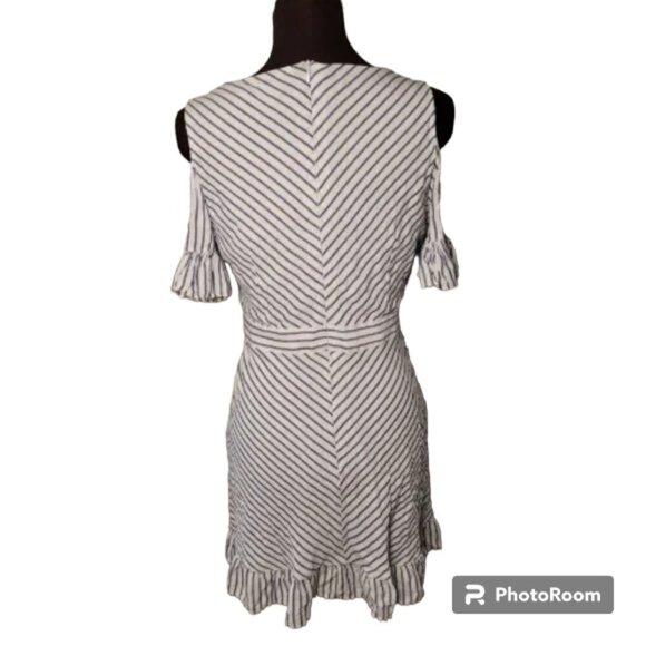 2 for $20 BB Dakota Dress Nautical Beachy Striped Cold Shoulder Ruffle Size 8 - Picture 9 of 10